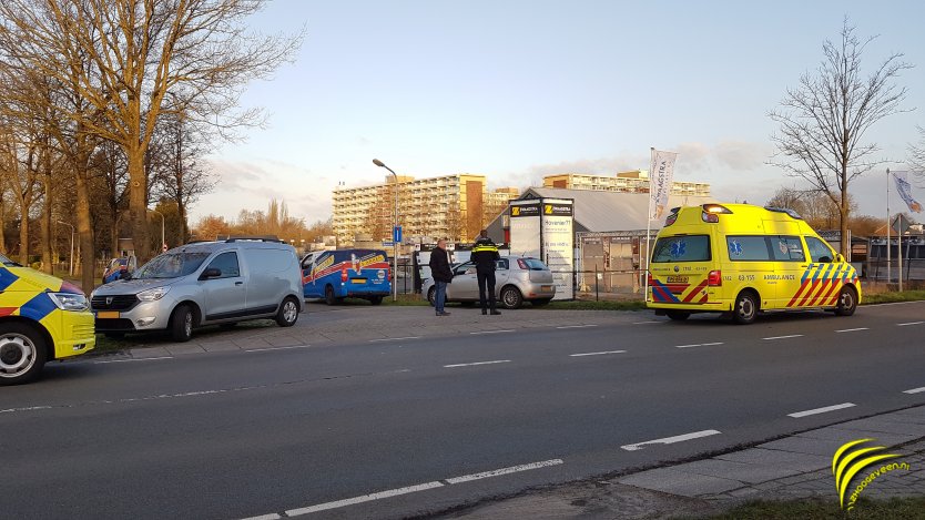 Aanrijding tussen drie auto’s in Hoogeveen Aanrijding tussen drie auto’s in Hoogeveen